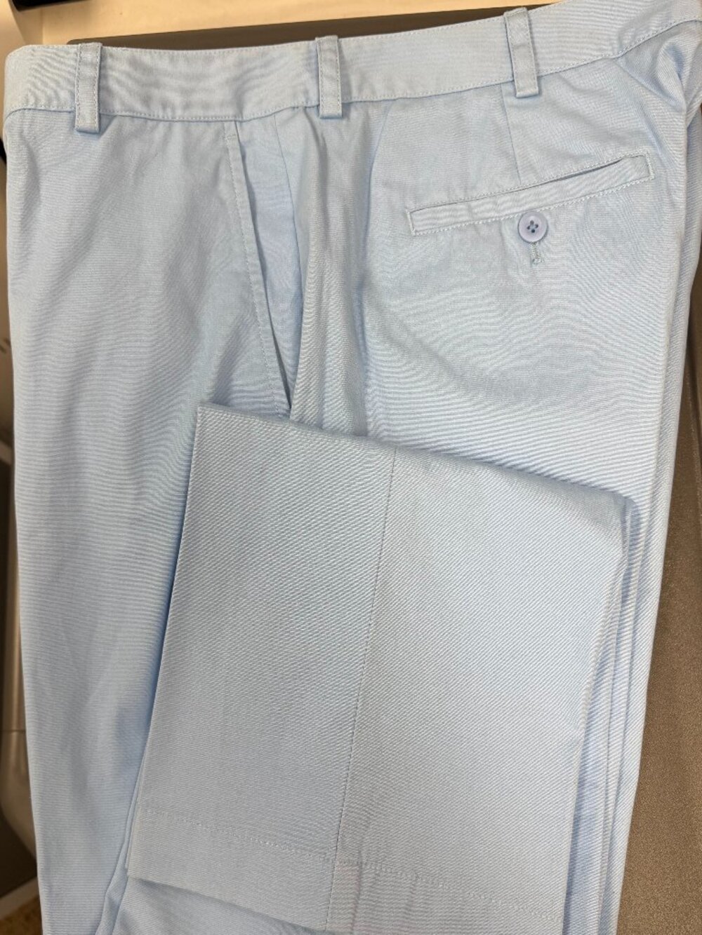 Vineyard Vines men’s Slim Fit Pants in a light Coastal chambray-style cotton